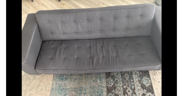 3-zits bank, grijs, geen slijtplekken of kapot. Breedte 220 cm