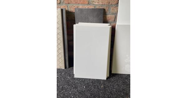 Gratis afhalen - 21 witte badkamertegels