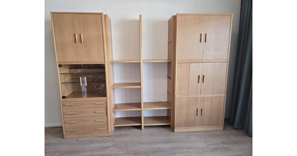 kast met laden en legplanken