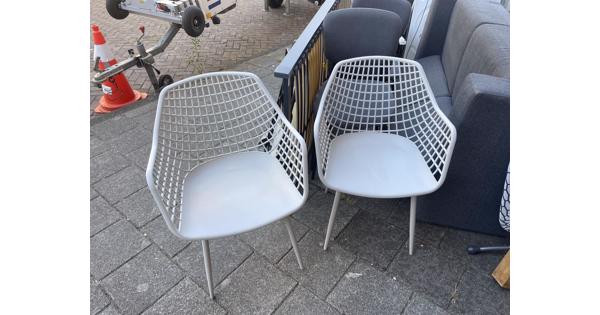 2 mooie tuin stoelen