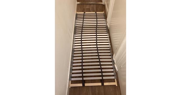 Lönset Lattenbodem 80x200 incl matrassen (2x)