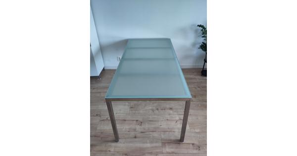 Eettafel met glazen tafelblad