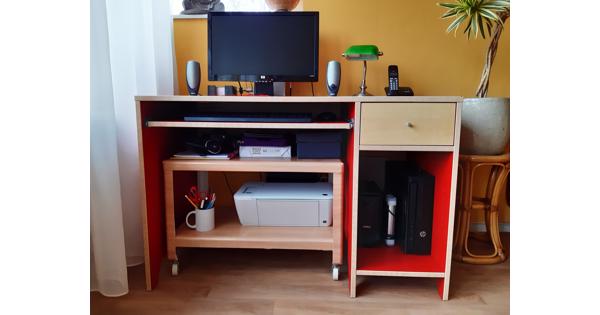 Rood Ikea computerbureau
