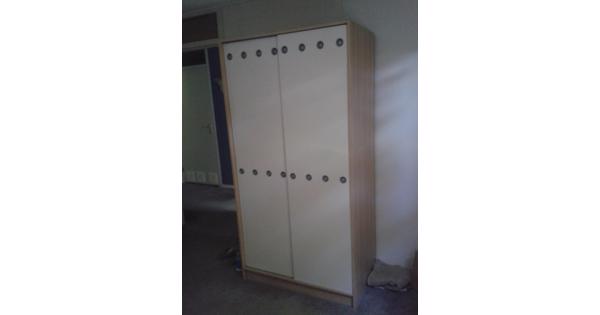 Klerenkast hout groot hanggedeelte legplank