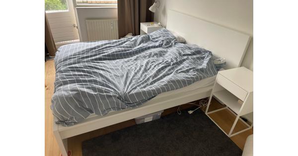 Bed frame (1.6m) + lattenbodems 