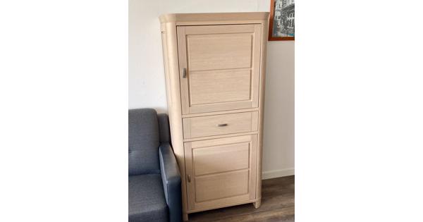 Kast in massief blank eiken