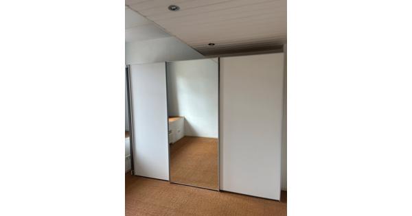 Grote kledingkast