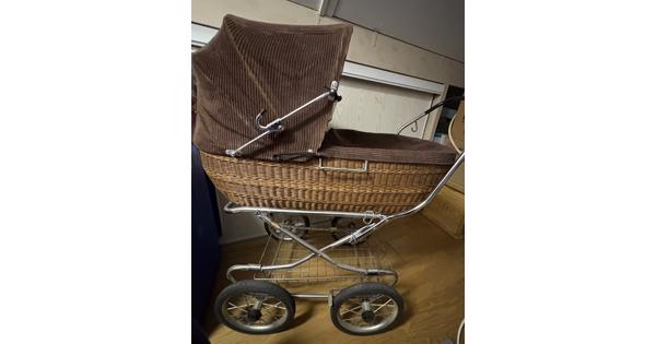 Kinderwagen en kinderbedje