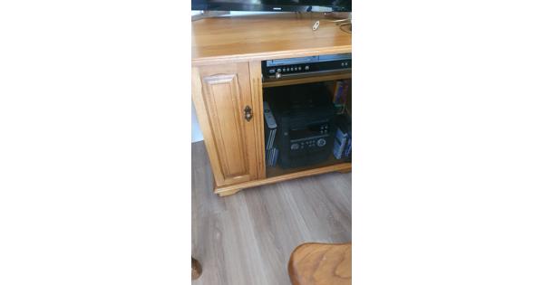 Tv meubel met een deur voor cd's