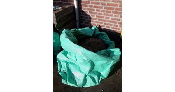 Ca. 0,5 kuub geel zand voor aanleg terras/tegels