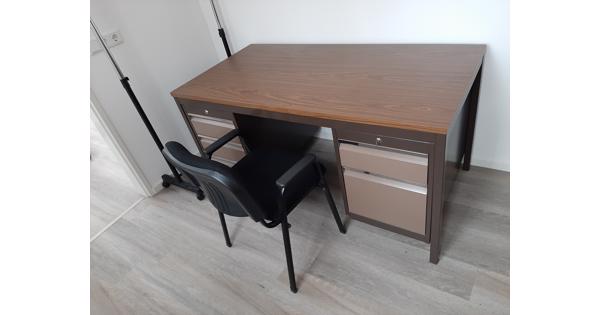 Bureau plus stoel