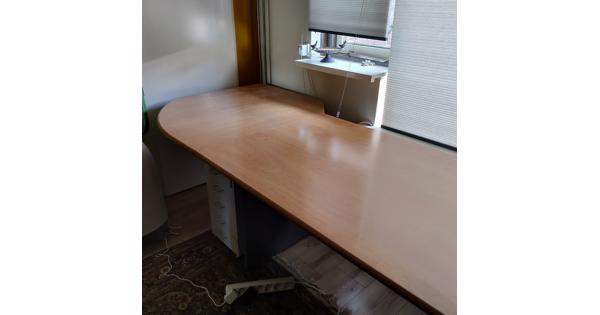 Bureau of hobbytafel: 2,43 cm lang 80 tot 100 cm breed en 75 breed