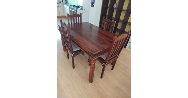 Eettafel met 4 stoelen