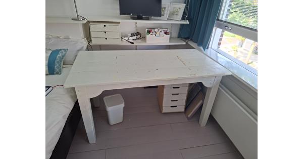 Witte houten tafel 140x70