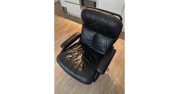 Zwarte salon stoel, verstelbare rug