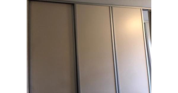 Kastombouw: 4 schuifdeuren en 1 zijkant (rechts)