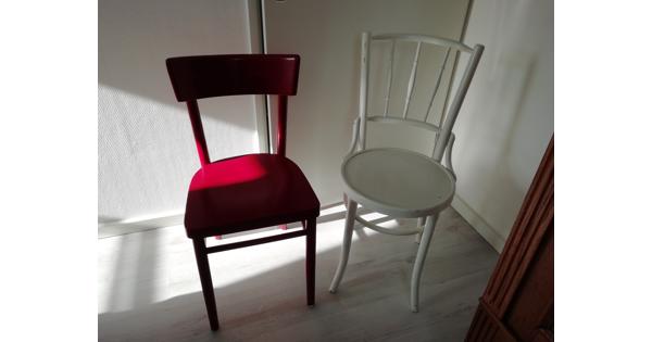 2 verschillende eetkamerstoelen 