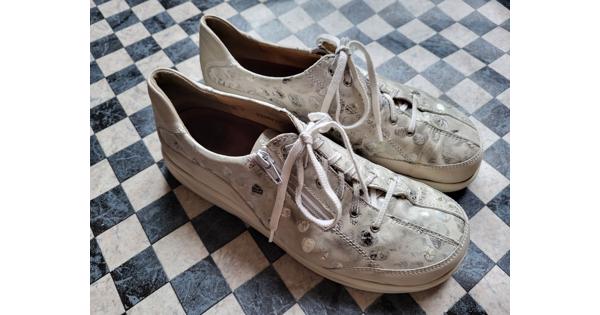 leren sneakers cremekleurig maat 43