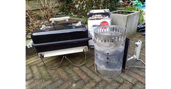 BBQ Weber, tafelmodel met deksel, weinig gebruikt, met kolenverwarmer