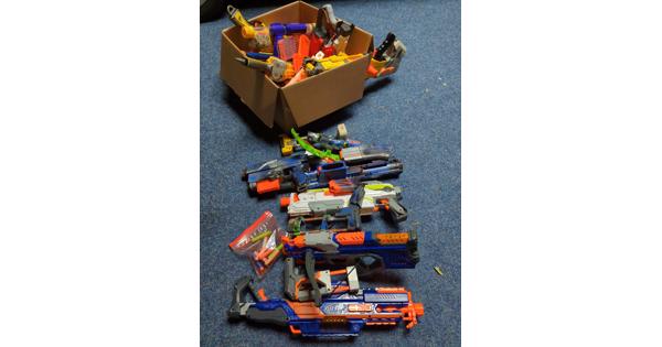 Heel veel Nerf spullen 