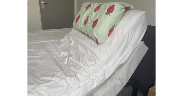 Pullman Elektrisch 1 persoons Bed Hoofeind incl Auping Matras.