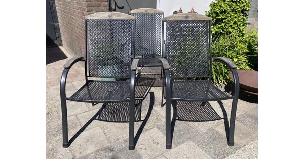 Drie heerlijk zittende tuinstoelen