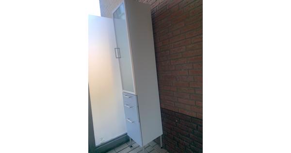 Gratis af te halen badkamerkast.