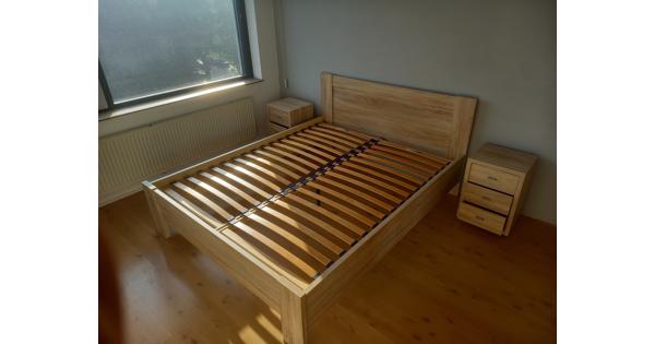 Tweepersoonsbed met 2x nachtkast