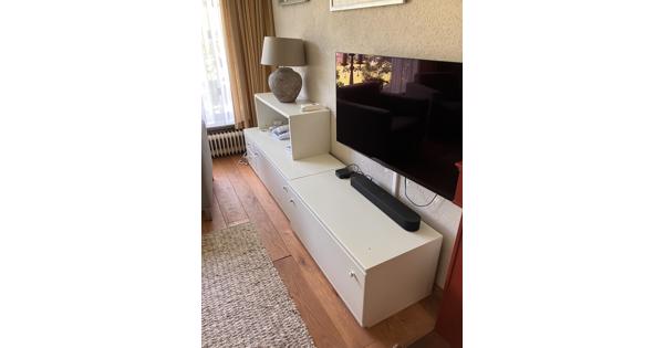 Tv meubel wit, paar kleine krasjes verder in goede staat
