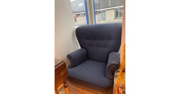 Retro donkerblauwe fauteuil