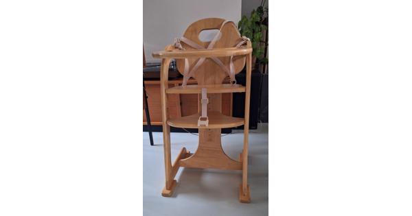 Stevige houten kinderstoel