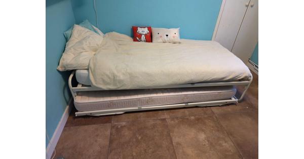 metalen bed met onderbed 90x 200 cm (zonder matrassen)