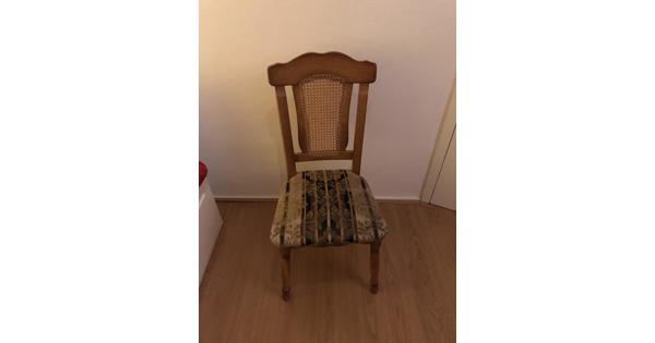 2 houten beklede stoelen