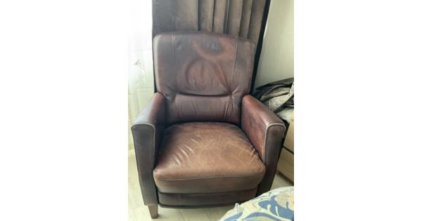 Twee rood/bruine leren fauteuils 