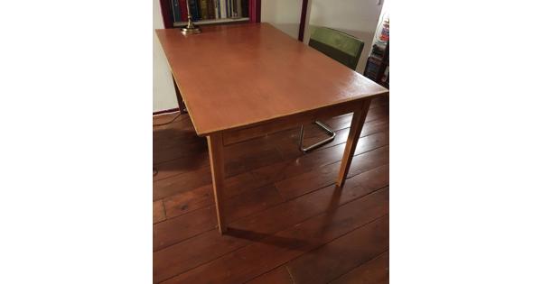 Mooie houten tafel 1,5 bij 1 meter