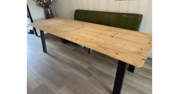 Steigerhouten eettafel (2,5 meter) met stalen poten