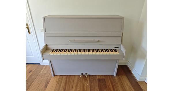 Piano - ongestemd - alle toetsen werken