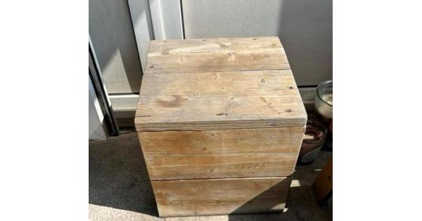 Houten tafel voor buiten 