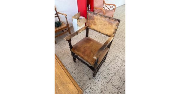 Leren eetkamer stoelen en eettafel