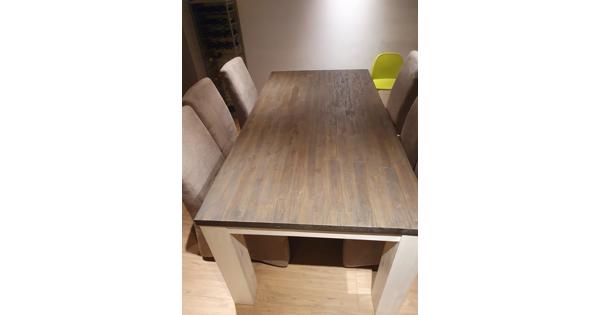 Eettafel 190x95x78cm. Bruin blad, witte poten.