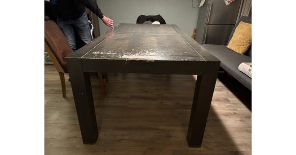 Stabiele houten eettafel