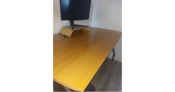 Gratis groot bureau