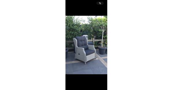Lounge bank