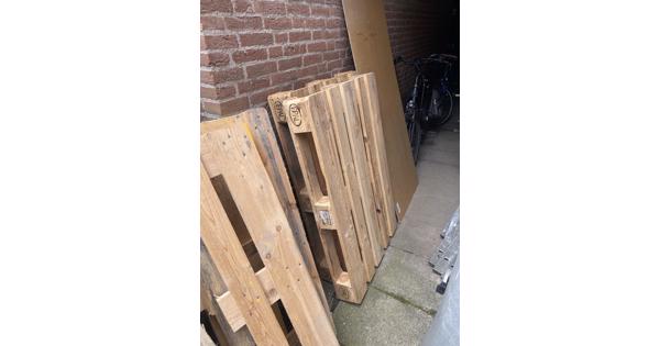 4 gratis euro pallets af te halen. In goede staat!