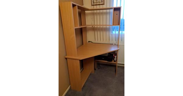 Een hoekbureau