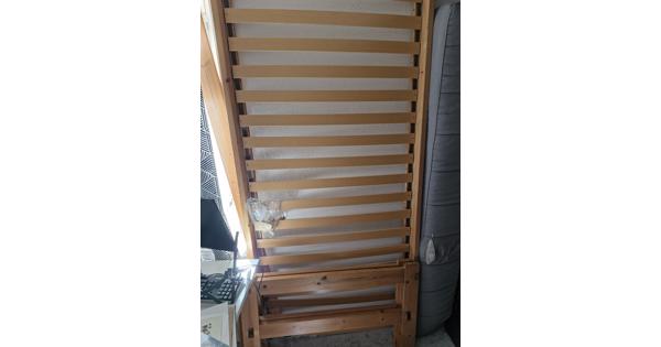 1 persoons bed hout eenvoudige montage