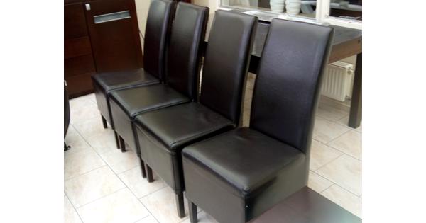 4 eetkamer stoelen ,donker bruin