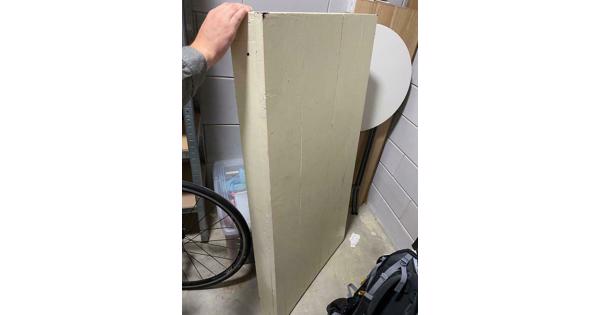 Gratis tafelblad houten plank voor bureau of eetkamertafel