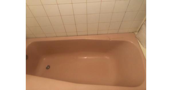 roze bad inbouw kan goed op zichzelf staan 