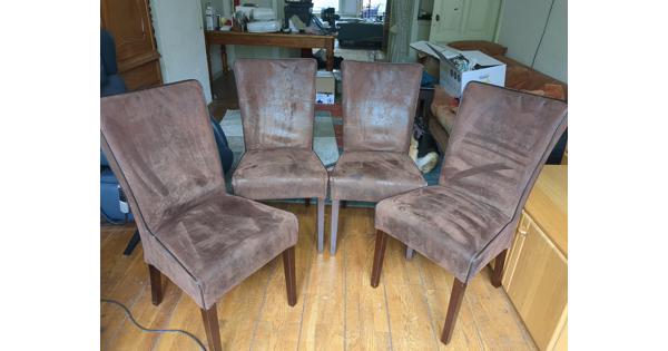 Suède bruine stoelen met afneembare hoes